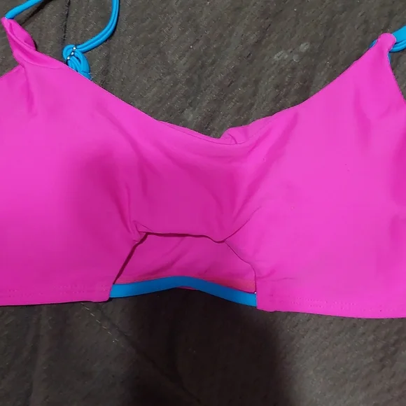 Bikini - Picture 4 of 7